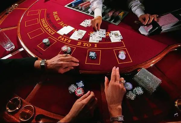 Filipino players enjoying mobile sports and casino-style entertainment on mvp race